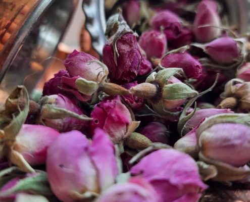 طرز تهیه گلاب در منزل